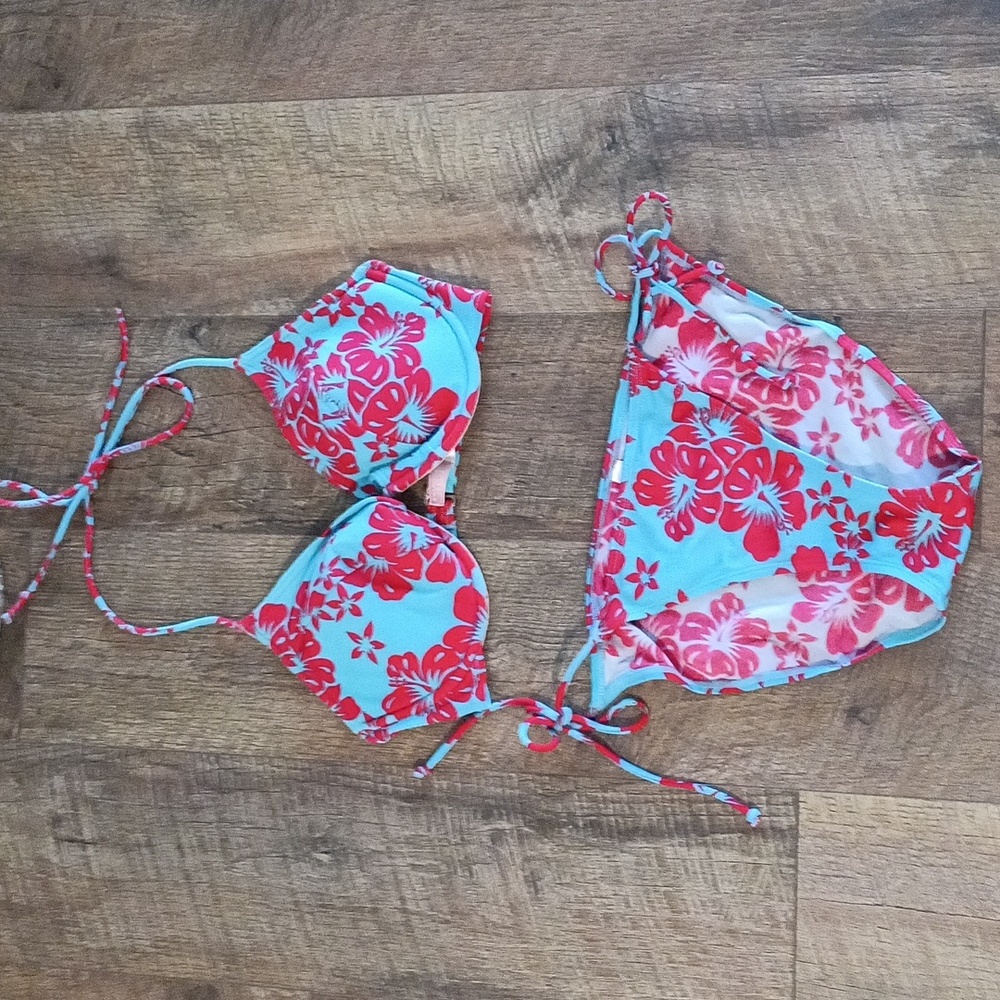 Victoria Secret Hawaiian Print Bikini💙❤️